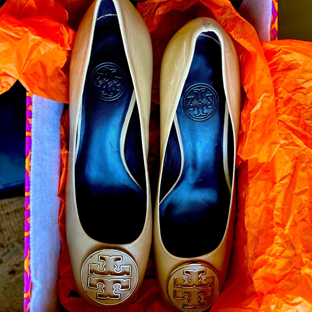 Tory Burch 8m Brookie Pump Camel